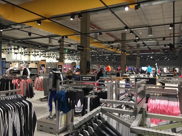 miel compañero Antecedente Adidas Store Zaragoza - La Torre – Shop in Zaragoza, 46 reviews, prices –  Nicelocal