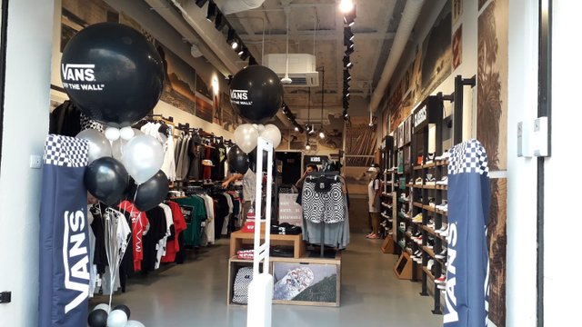 Tienda Oficial Vans – clothing and shoe store in Santa Cruz de Tenerife, 55 prices – Nicelocal