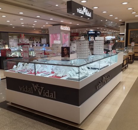 VIDAL & VIDAL El Corte Inglés Bahía de Algeciras – clothing and shoe store in Algeciras, 1 review, prices – Nicelocal