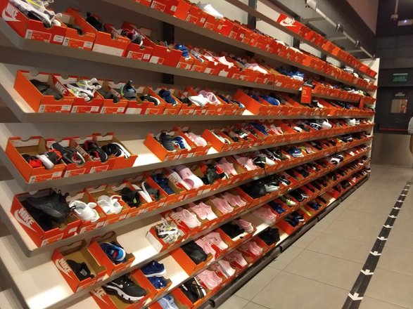 Negociar Desviar trimestre Nike Factory Store Zaragoza: dirección, 🛒 opiniones de clientes, horarios  y número de teléfono (Tiendas en Zaragoza) | Nicelocal.es