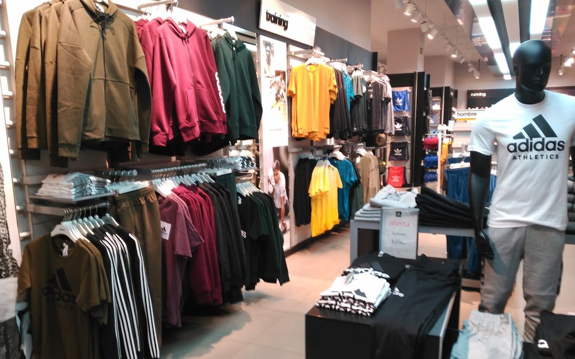No es suficiente Pelágico lengua Adidas Store Santiago de Compostela – Shop in Galicia, reviews, prices –  Nicelocal