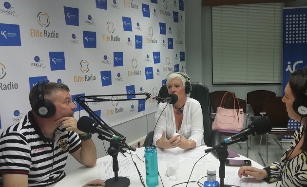 Semicírculo corriente limpiar Radio stations in Seville – Nicelocal.es