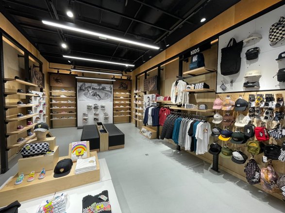 Vans Coruña Marineda City clothing and shoe store in Coruna, 9 reviews, prices – Nicelocal